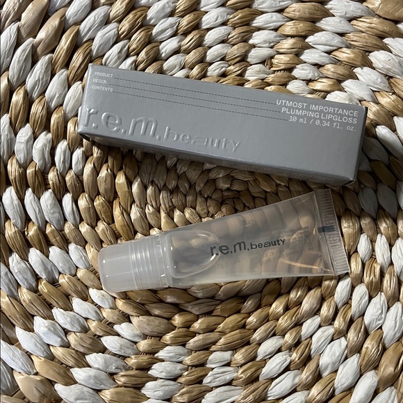 4 Piece Beauty Bundle with Make-Up Bag - Youthforia, REM, Mally, and Dae - NWT - Picture 6 of 6